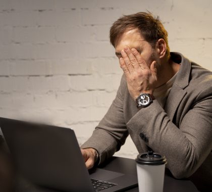 geschaftsinhaber der seiner strategie arbeitet